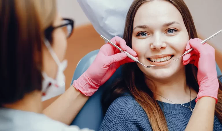 Diş parlatma işlemi evde ve klinikte yapılabilir