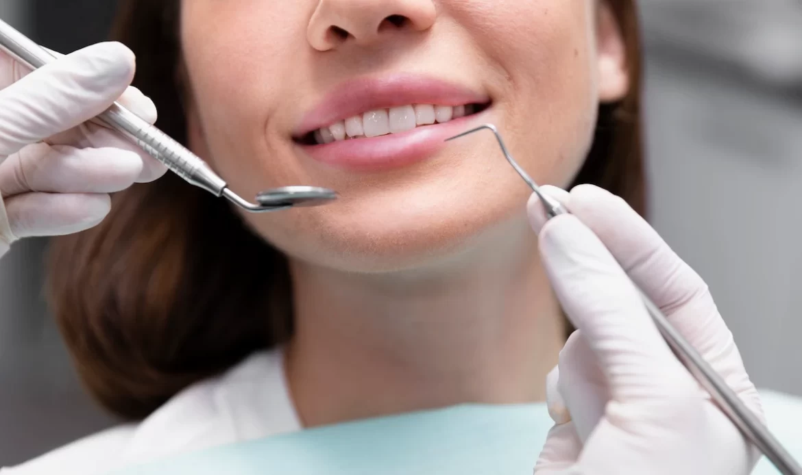 periodontoloji diş eti hastalıklarıyla ilgilenir