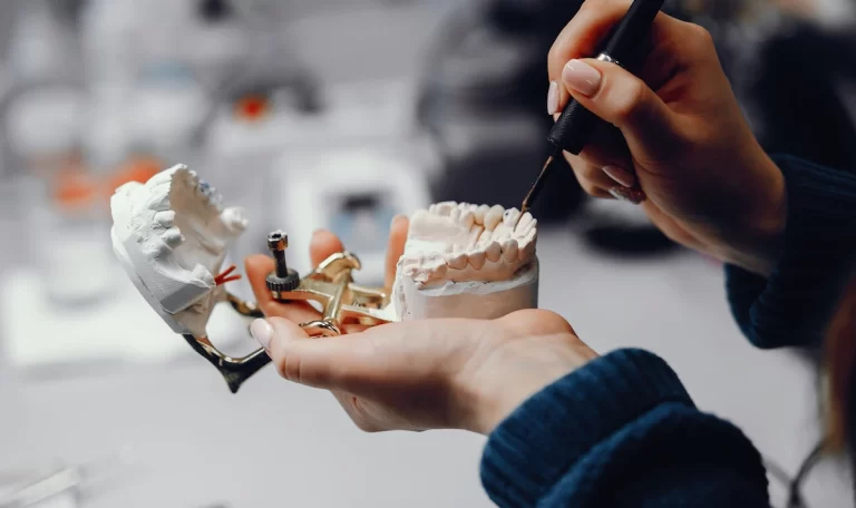 başarısız implant kendini sürekli ağrı ile belli eder.