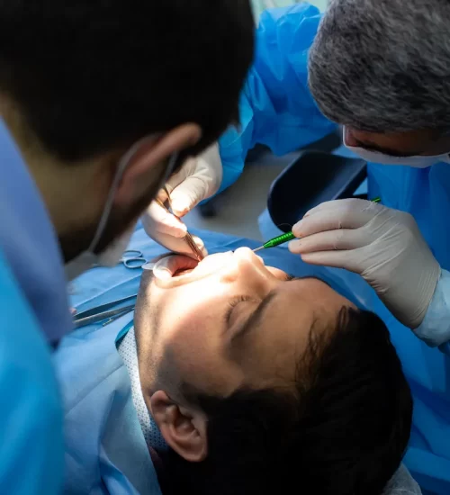 Rehberli implant cerrahisi, bilgisayar ortamında planlanan ve özel bir cerrahi rehber ile uygulanan bir implant tedavisi şeklidir.