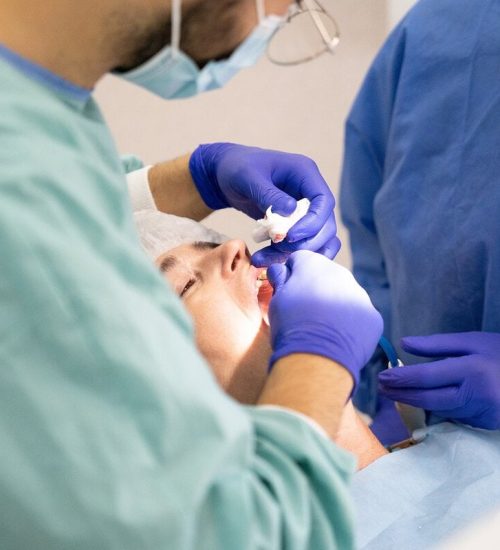 Seramik (Zirkonyum) implant fiyatları hakkında bilgi almak için Dent Akademi İstanbul'u arayabilirsiniz.