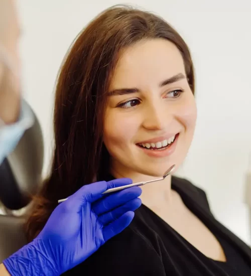 seramik implant oldukça estetik ve dirençli bir implant türüdür.